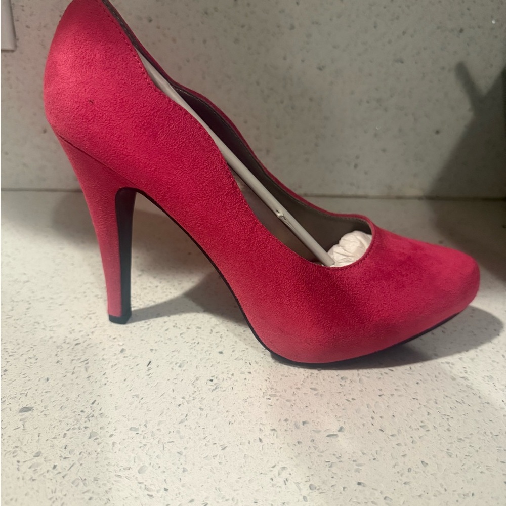 Elegant Fuschia High Heel Pumps